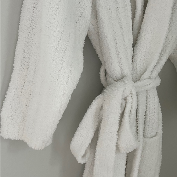 Pottery Barn White Cozy Ribbed Robe Quiet Luxury Spa Resort Size: 44 in x 25 in - Picture 8 of 13
